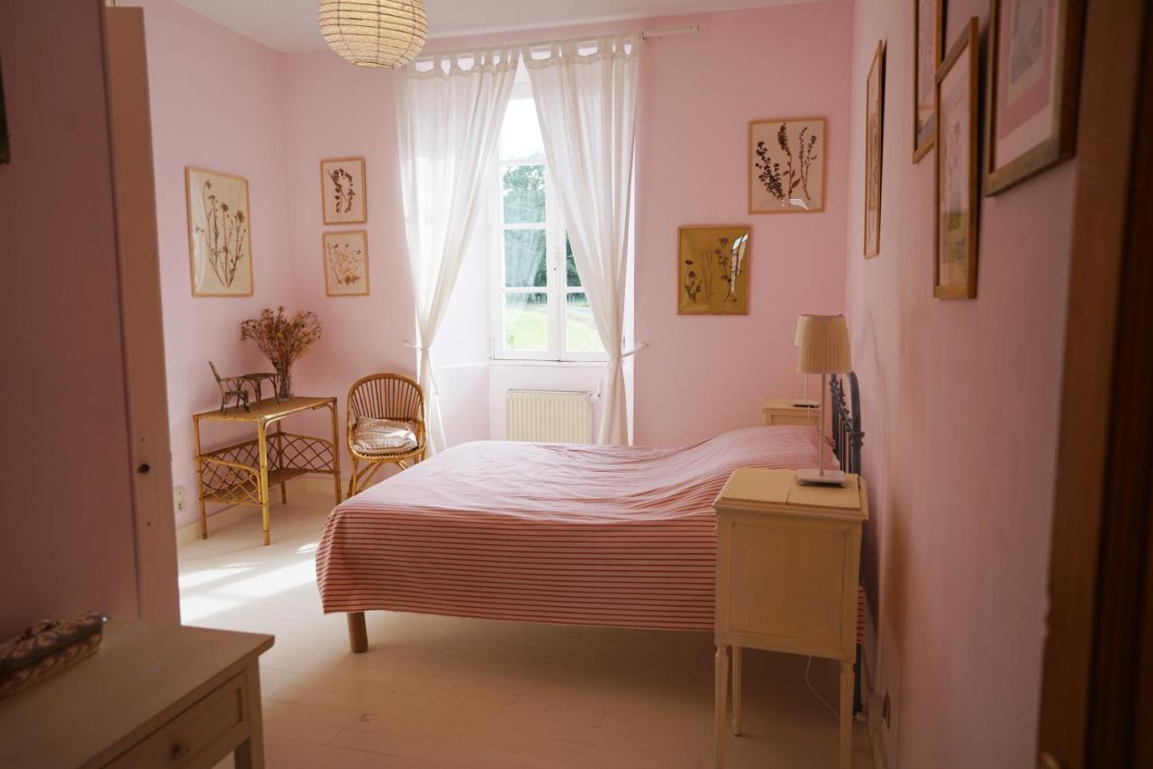 Les Chambres Du Logis Du Chatelier Bressuire Εξωτερικό φωτογραφία