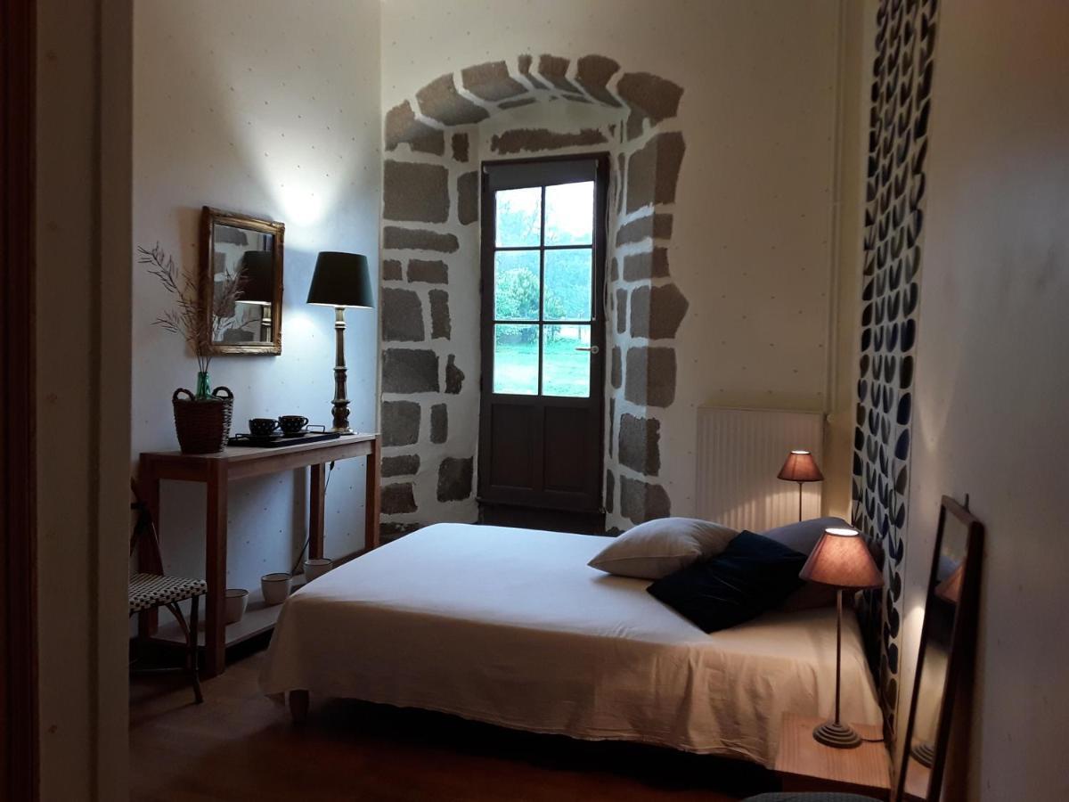Les Chambres Du Logis Du Chatelier Bressuire Εξωτερικό φωτογραφία