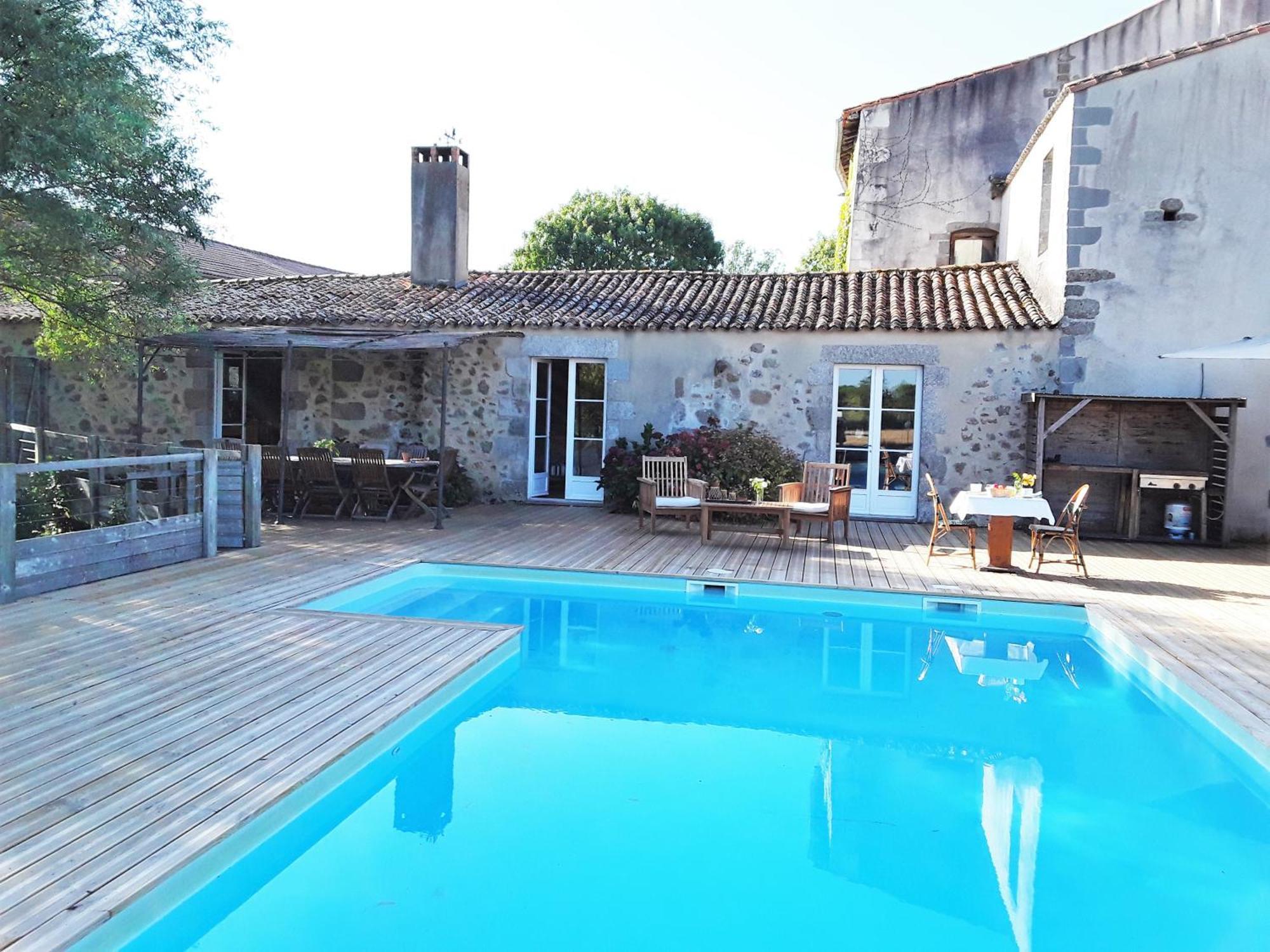 Les Chambres Du Logis Du Chatelier Bressuire Εξωτερικό φωτογραφία
