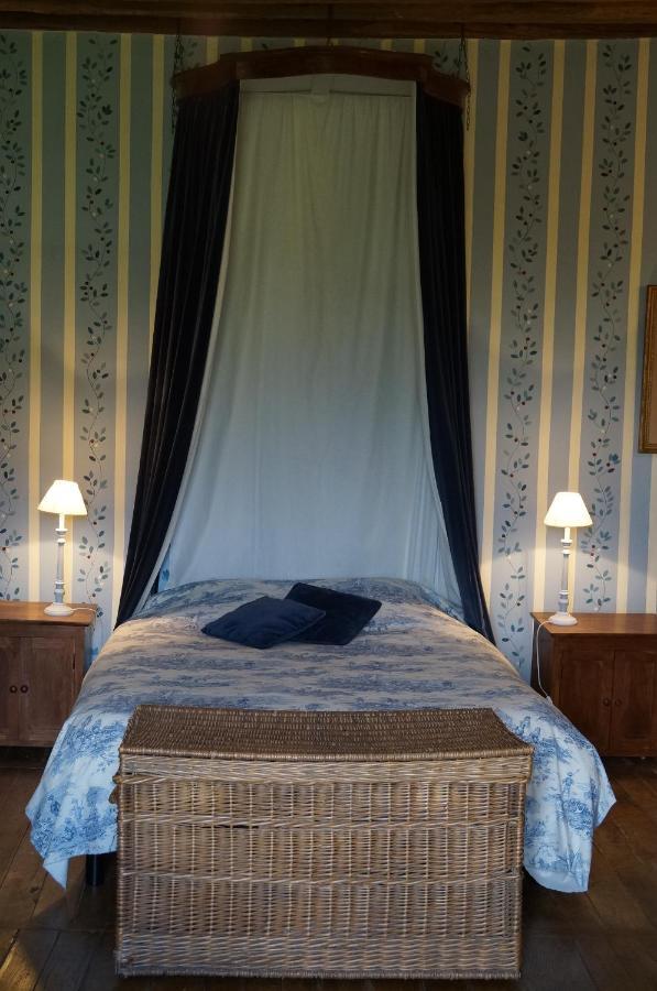 Les Chambres Du Logis Du Chatelier Bressuire Εξωτερικό φωτογραφία