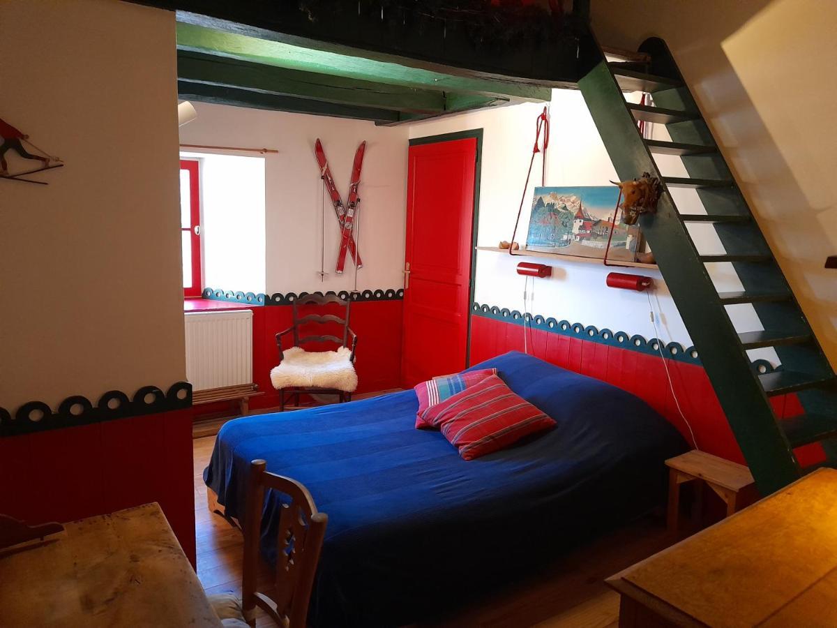 Les Chambres Du Logis Du Chatelier Bressuire Εξωτερικό φωτογραφία